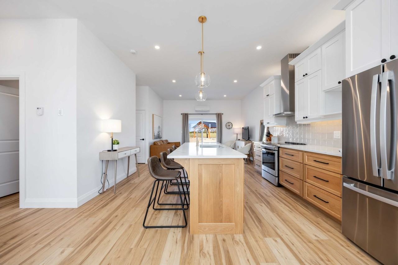 6320 Lakeshore Rd - Photo 4 of 33