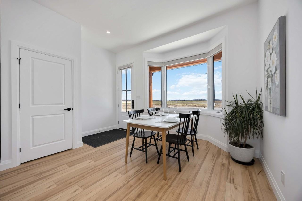 6320 Lakeshore Rd - Photo 6 of 33