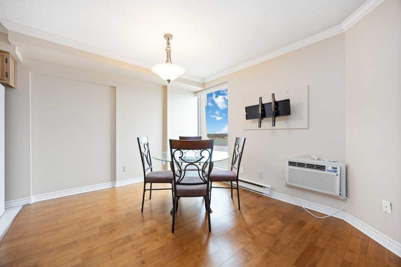 1306-155 Front, Sarnia - Photo 3 of 30