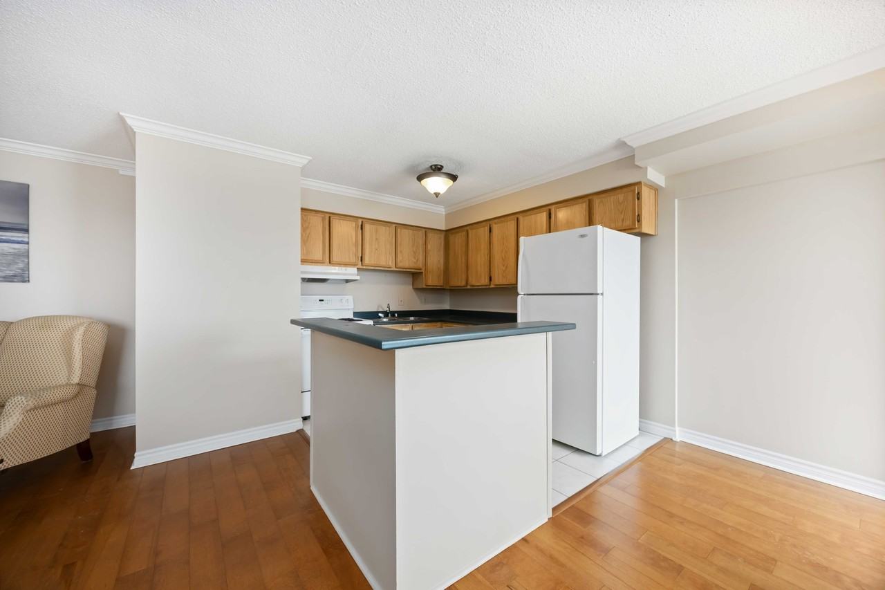 1306-155 Front, Sarnia - Photo 6 of 30