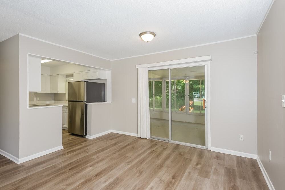 923 N Grove St - Photo 6 of 16