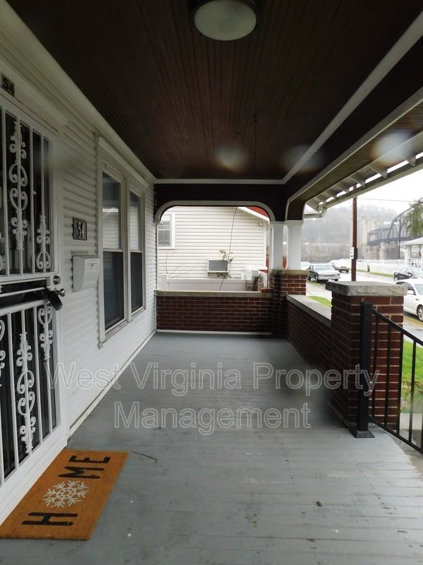 54 Hunt Ave - Photo 7 of 40