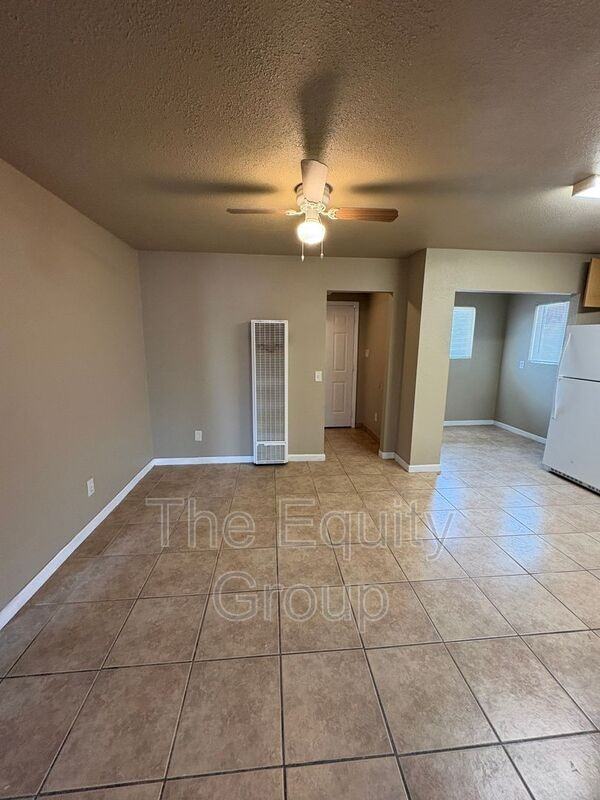 1819 N 10th Ave - Photo 4 of 13