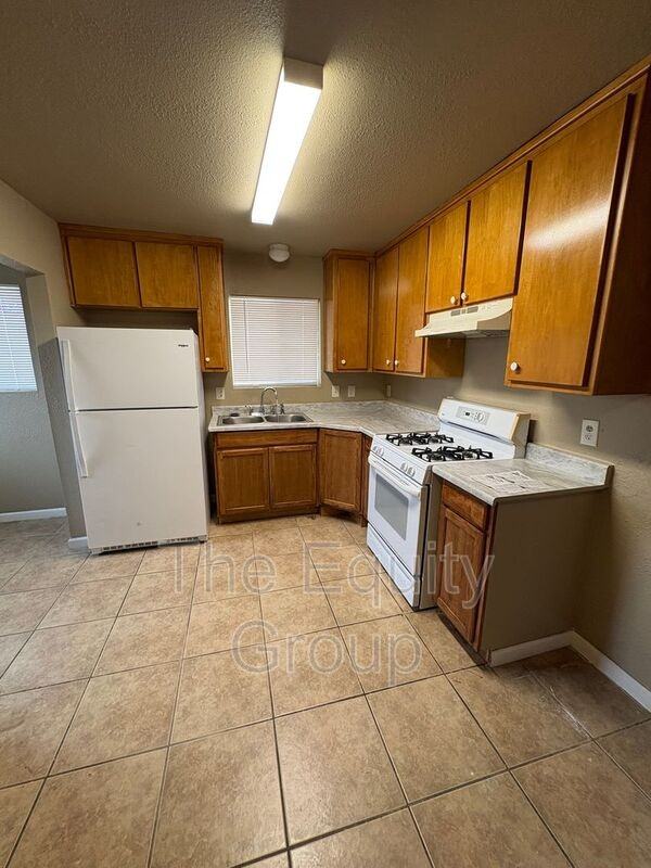 1819 N 10th Ave - Photo 6 of 13