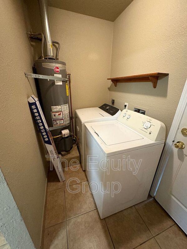 1819 N 10th Ave - Photo 7 of 13