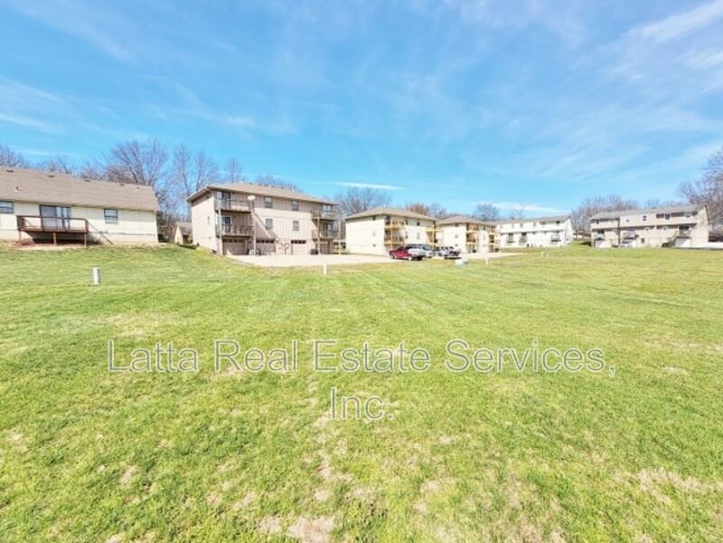 240 Nw Waterwheel Ct - Photo 3 of 12