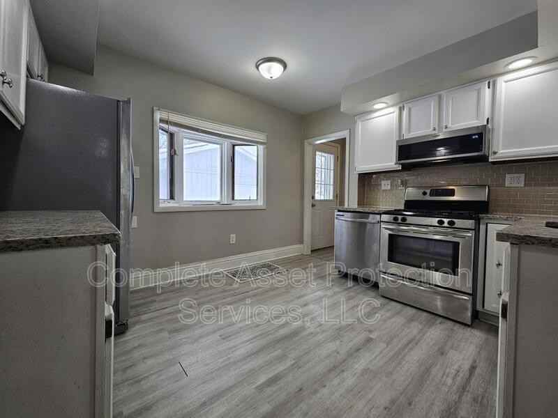 2625 Cleveland St - Photo 4 of 8