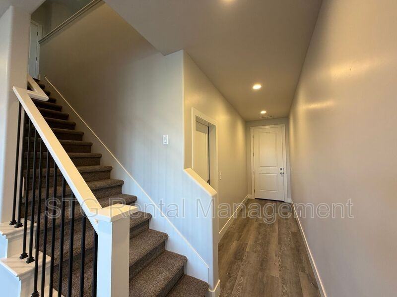 1048 Sw - Photo 3 of 32