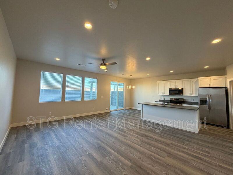 1048 Sw - Photo 4 of 32