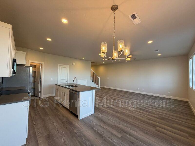 1048 Sw - Photo 7 of 32