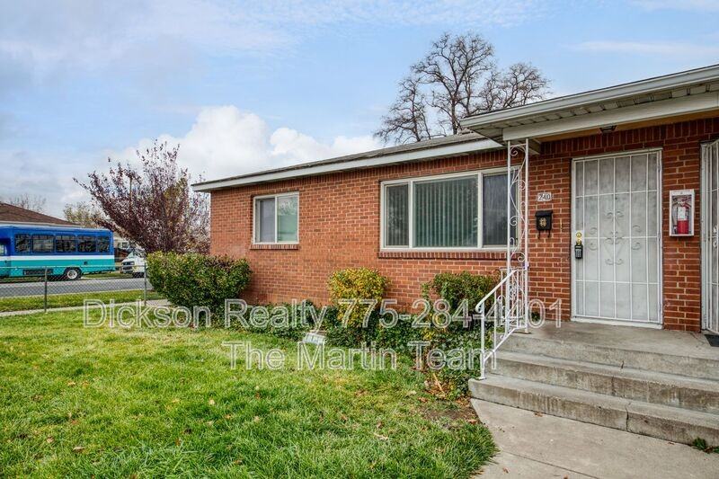 240 18th St - Photo 2 of 17