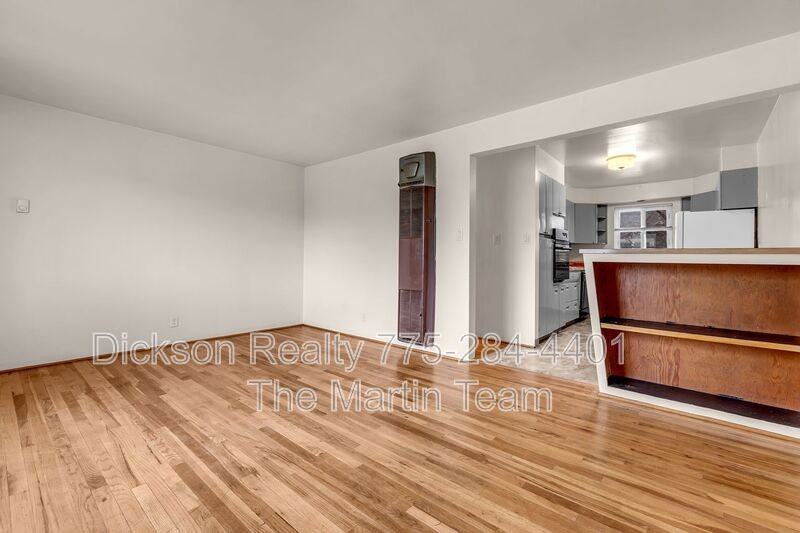 240 18th St - Photo 3 of 17