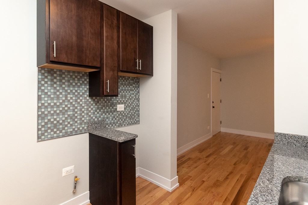 821A W Cornelia Ave #213 - Photo 4 of 16