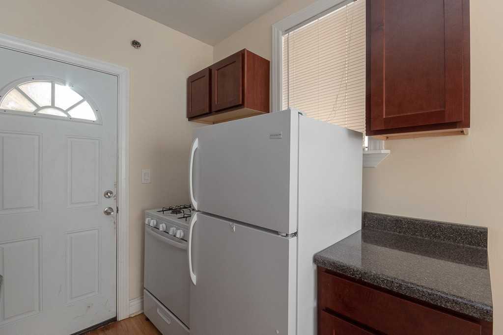 628 W Cornelia Ave #1W - Photo 4 of 20