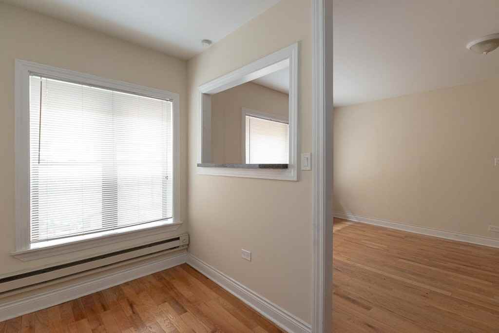 628 W Cornelia Ave #1W - Photo 6 of 20