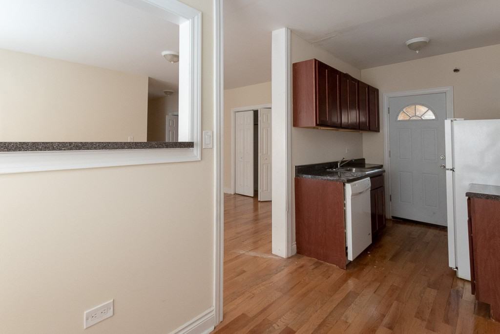 628 W Cornelia Ave #1W - Photo 7 of 20