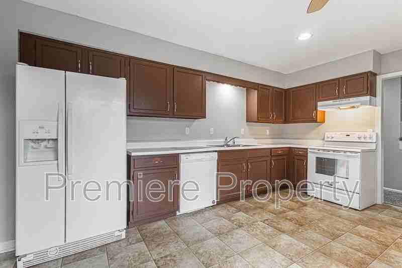 14012 Ballantrae Dr - Photo 3 of 16