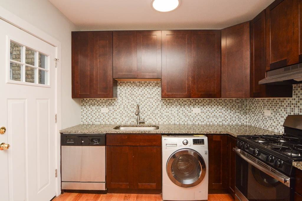 545 W Chestnut St #301 - Photo 2 of 21