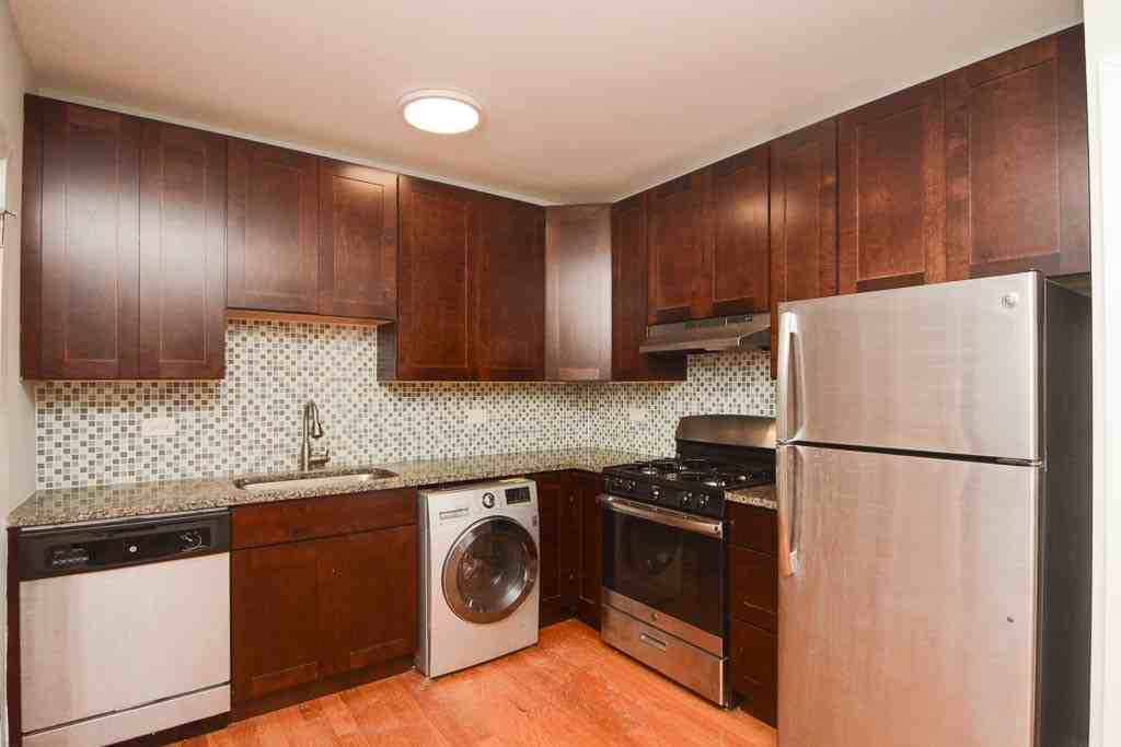 545 W Chestnut St #301 - Photo 3 of 21