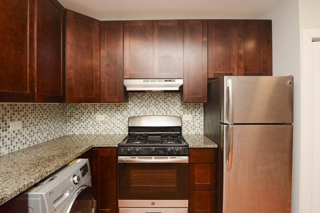 545 W Chestnut St #301 - Photo 4 of 21