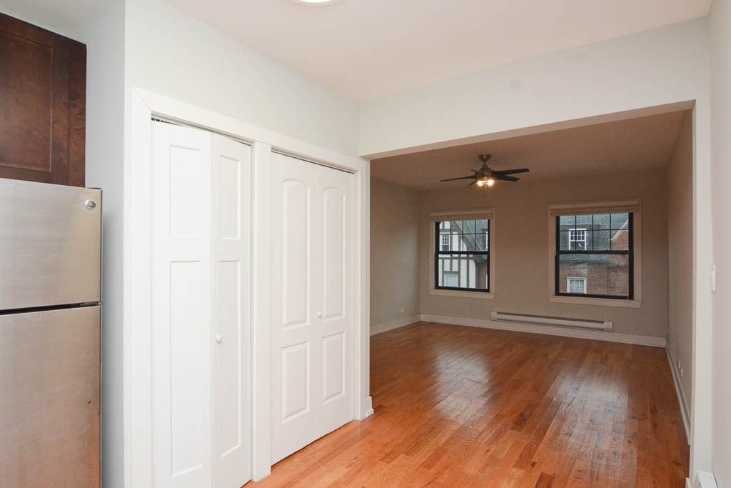 545 W Chestnut St #301 - Photo 5 of 21