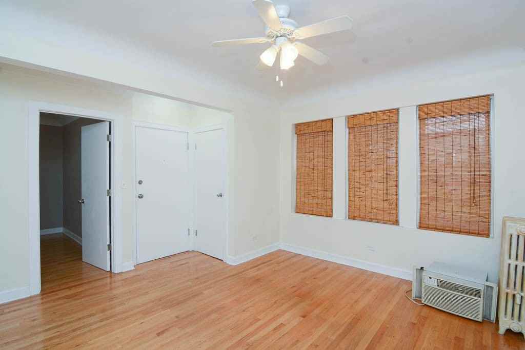 2922 N Sacramento Ave #1 - Photo 5 of 21