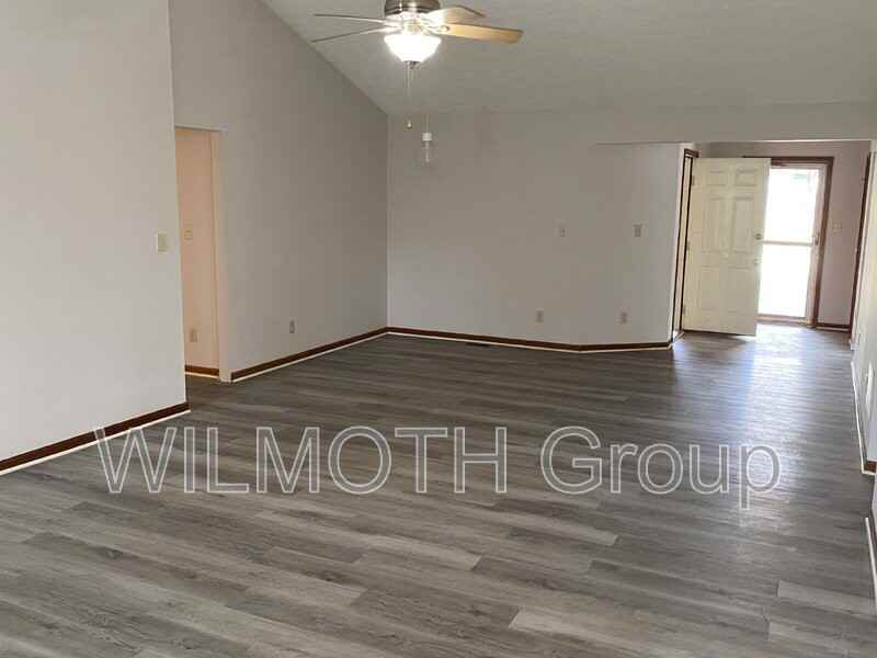 5048 Shadow Pointe Dr - Photo 2 of 17