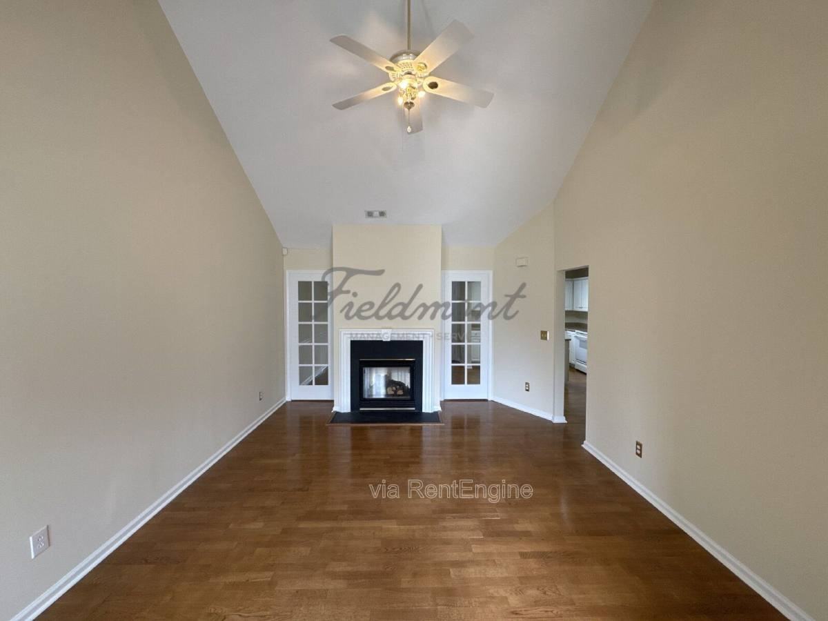 102 Wyndham Ct - Photo 3 of 10