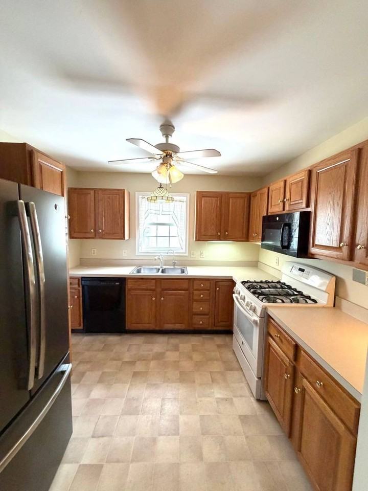 104 Kentshire Dr - Photo 3 of 10