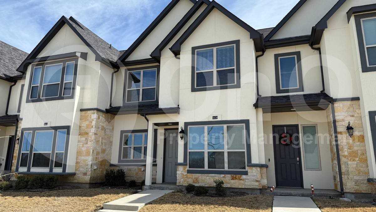 16124 Doe Lake Dr - Photo 2 of 10