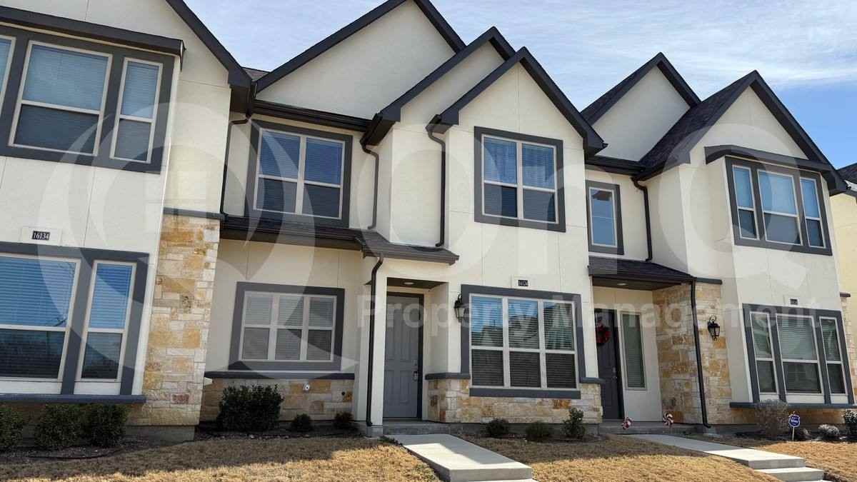 16124 Doe Lake Dr - Photo 3 of 10