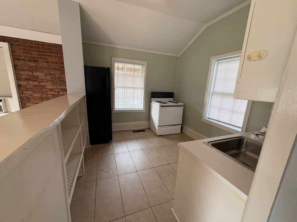 2585 Napier Ave #C - Photo 3 of 6