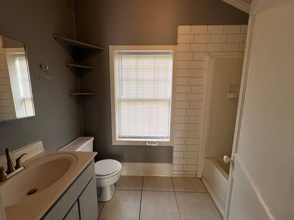 2585 Napier Ave #C - Photo 4 of 6