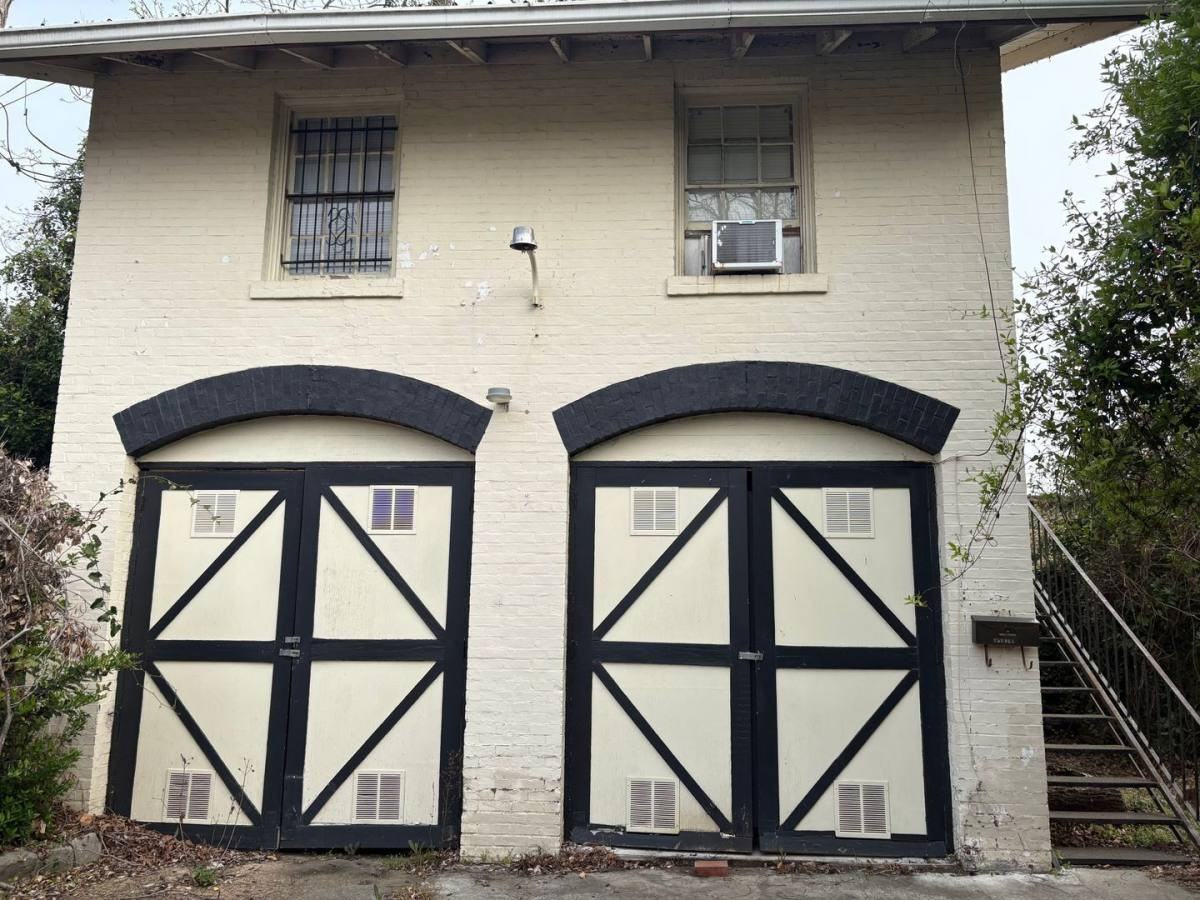 2585 Napier Ave #C - Photo 5 of 6