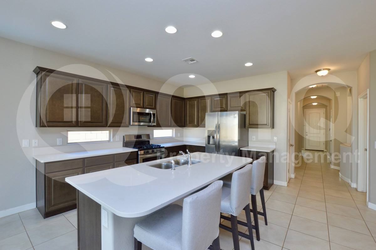 41296 W Jenna Ln - Photo 3 of 10