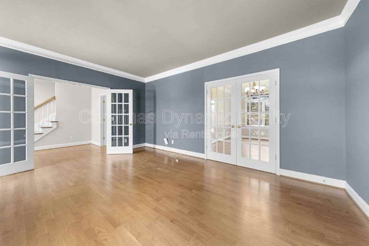 214 Southern Cross Ln - Photo 2 of 10