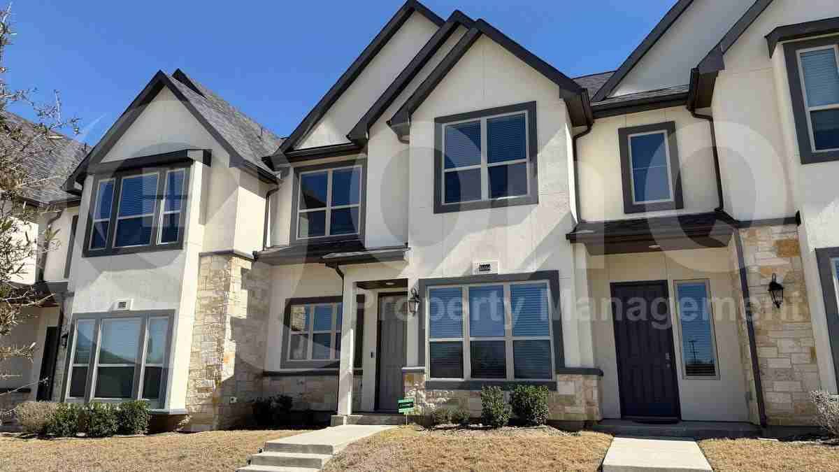 16164 Doe Lake Dr - Photo 2 of 10
