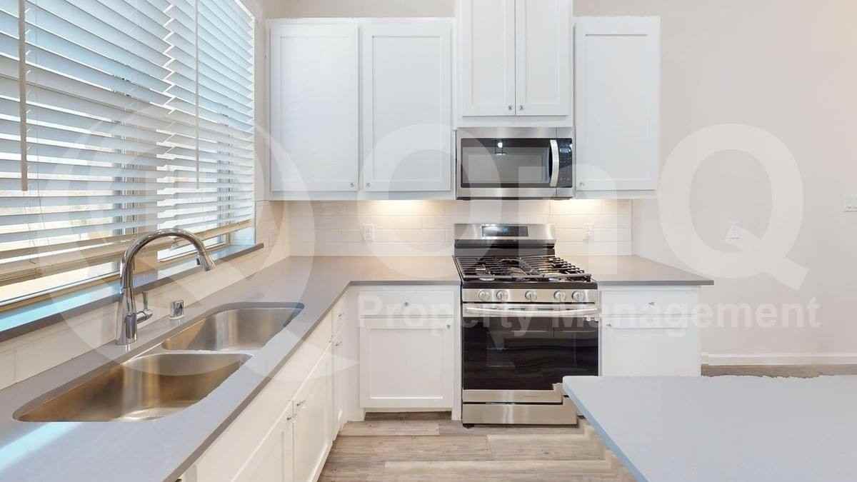 16164 Doe Lake Dr - Photo 4 of 10