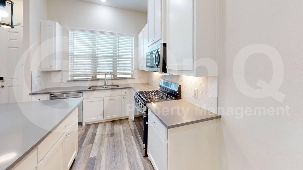 16164 Doe Lake Dr - Photo 5 of 10