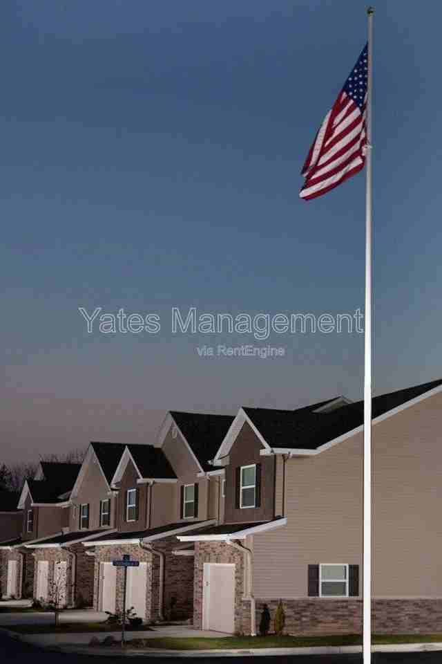 211 Potomac Dr - Photo 2 of 10