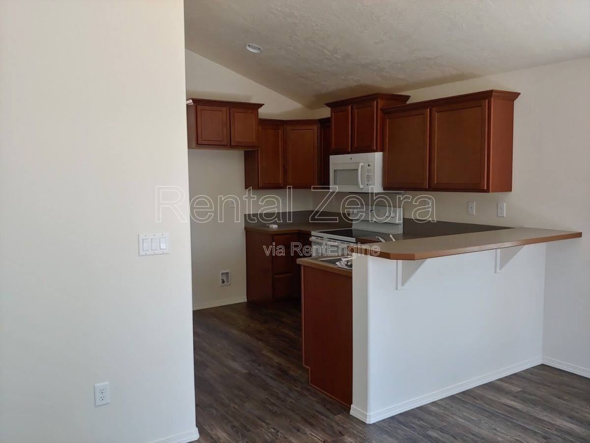 1424 Nw 9th St - Photo 2 of 9