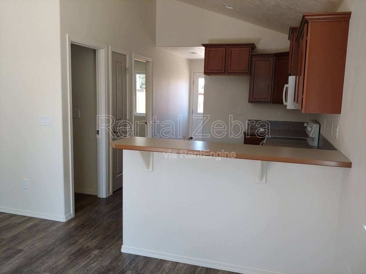 1424 Nw 9th St - Photo 3 of 9