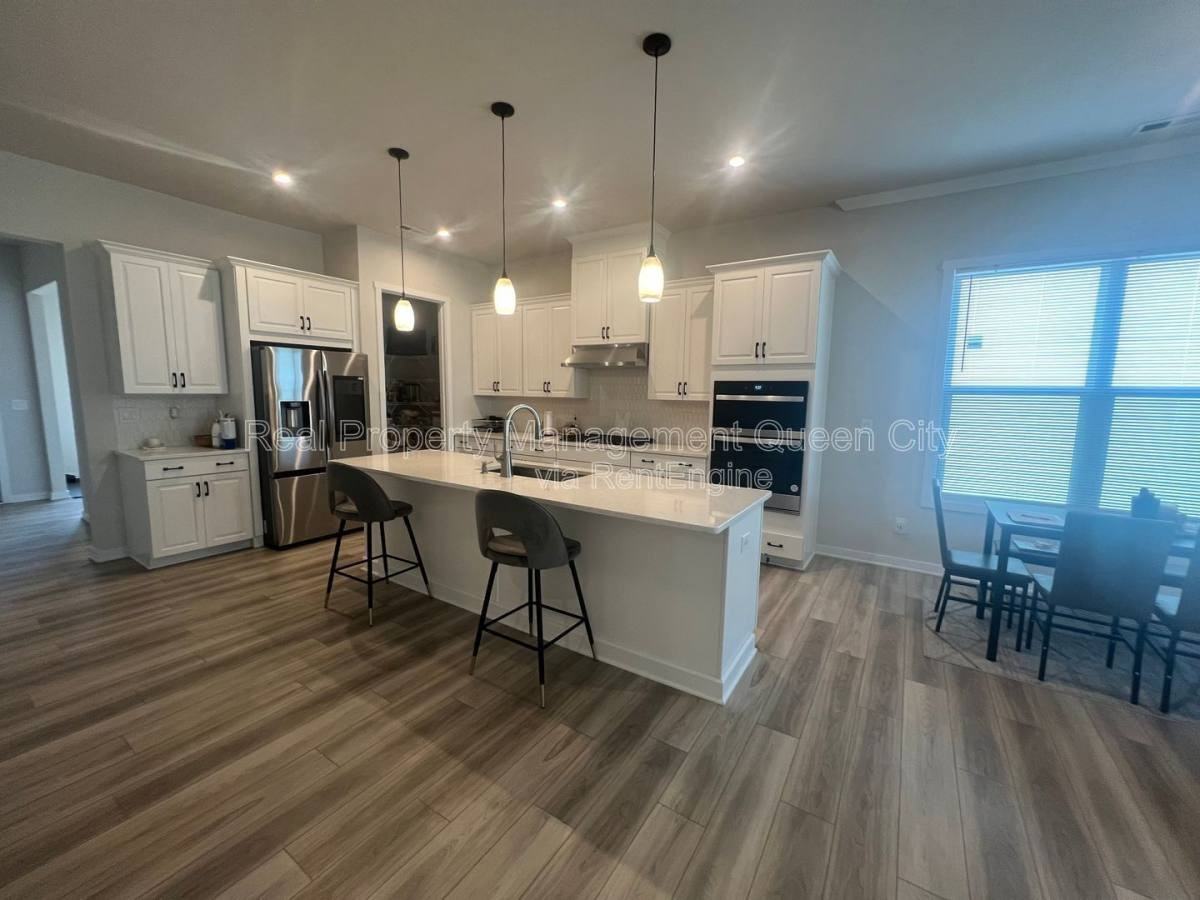 7111 Wayfarer Dr - Photo 2 of 10