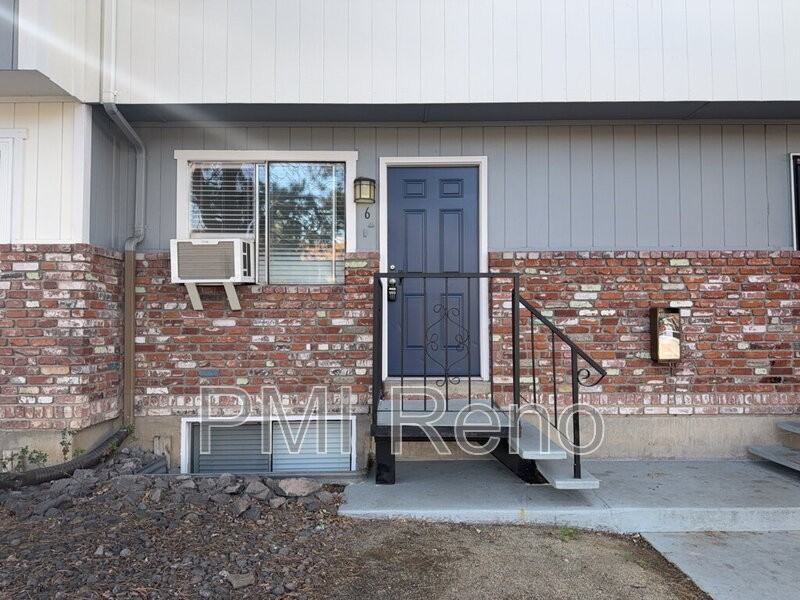 1424 E 9th St #6 - Photo 2 of 19