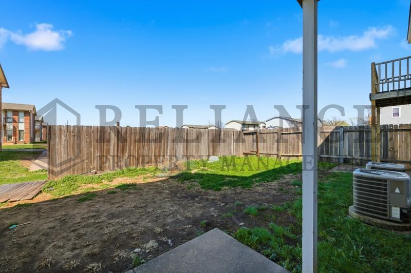 7302 W Douglas Ave - Photo 5 of 25