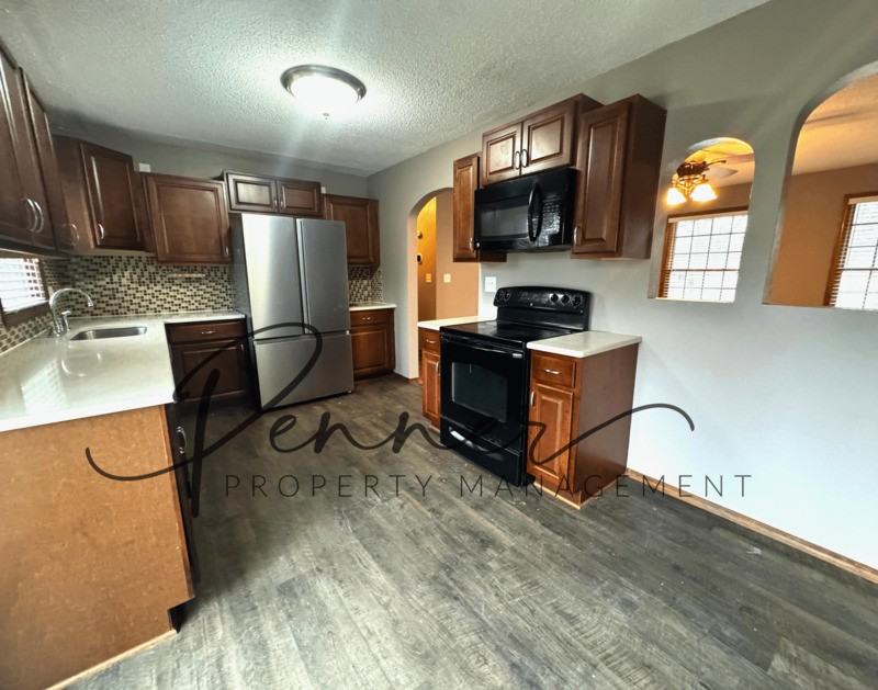 302 Se Brentwood Dr - Photo 4 of 15