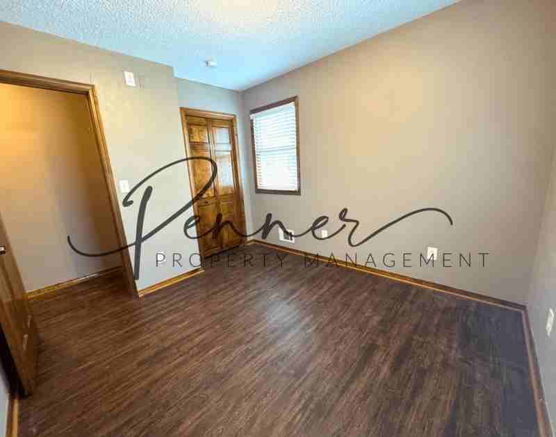 302 Se Brentwood Dr - Photo 5 of 15