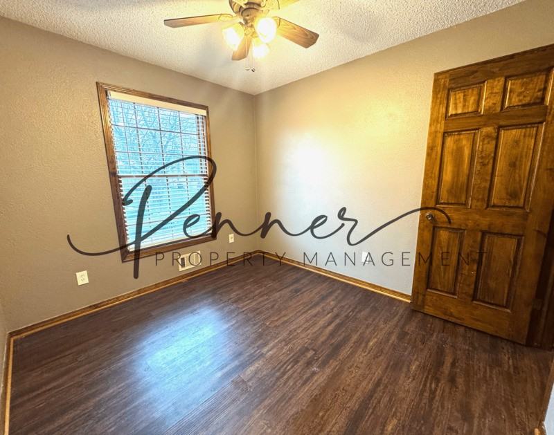 302 Se Brentwood Dr - Photo 6 of 15