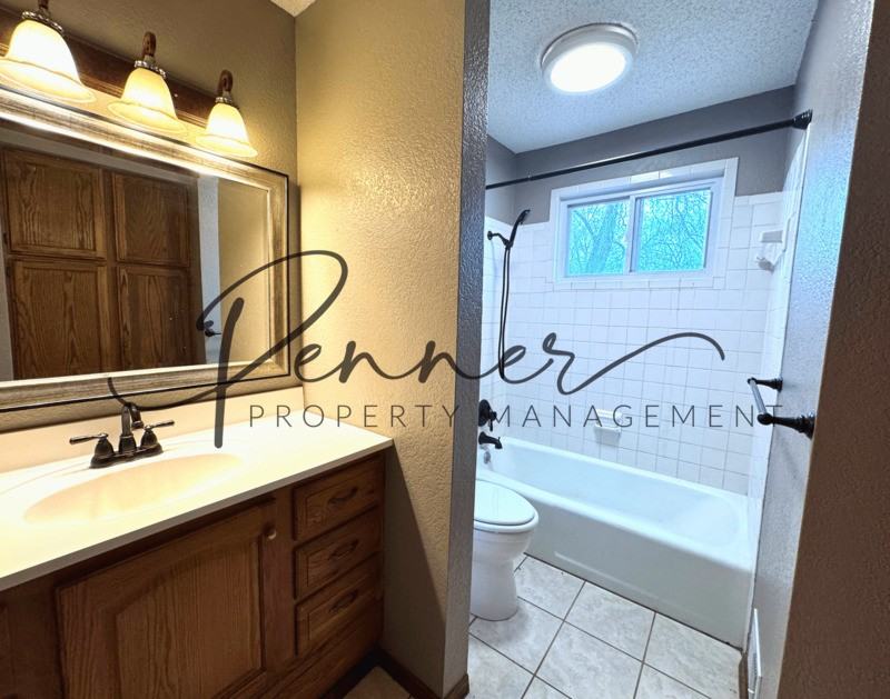 302 Se Brentwood Dr - Photo 7 of 15