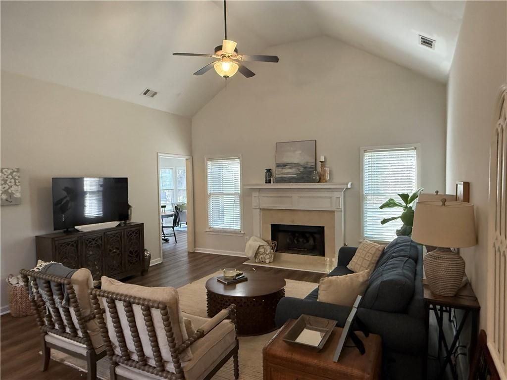 304 Maple Grove Ct - Photo 4 of 21